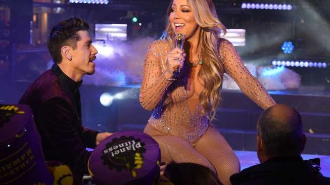 Mariah Carey dalam konser malam Tahun Baru di Time Square. (AFP)