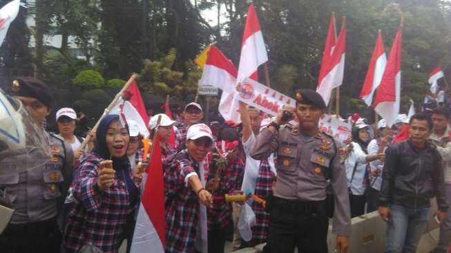 Massa Pro dan Kontra Ahok Mulai 'Beraksi' Padati Tempat Sidang