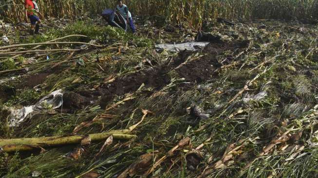 Mengakibatkan sejumlah rumah, jalan dan lahan pertanian warga rusak. 