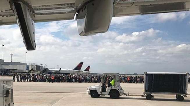 "Star Wars" Beraksi di Bandara Hollywood, Lima Tewas Tertembak