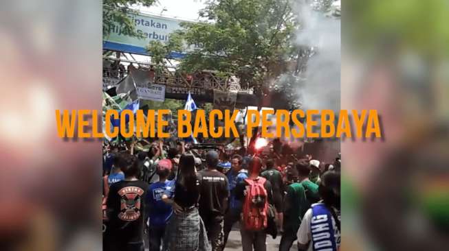 Meriah! Bonek Rayakan Kembalinya Persebaya ke PSSI