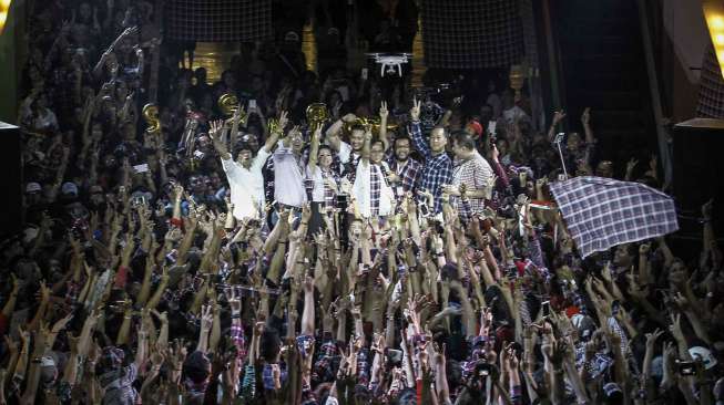 Flash mob pendukung Ahok - Djarot di Cilandak Town Square (Citos)