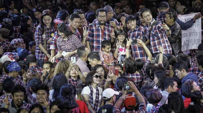 Flash mob pendukung Ahok - Djarot di Cilandak Town Square (Citos)