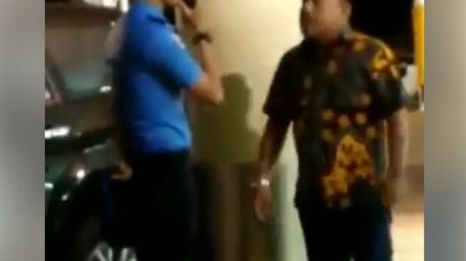 Viral! Pejabat Jambi Tampar Petugas Bandara