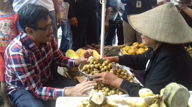 Djarot Blusukan di Pasar Minggu Pakai Bahasa Jawa