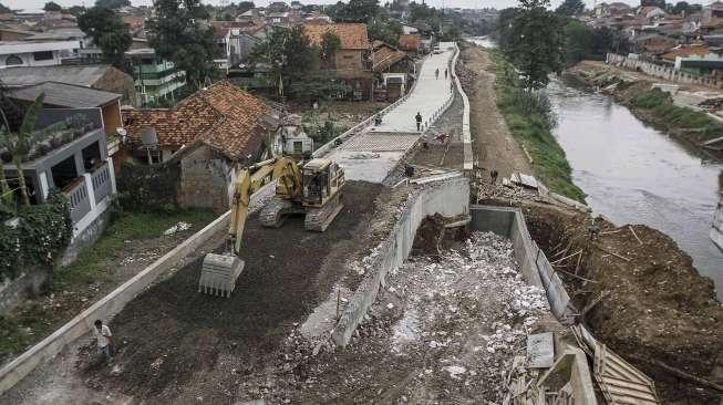 Pemprov DKI Jakarta membangun jalan inspeksi di seluruh sungai di Jakarta.  