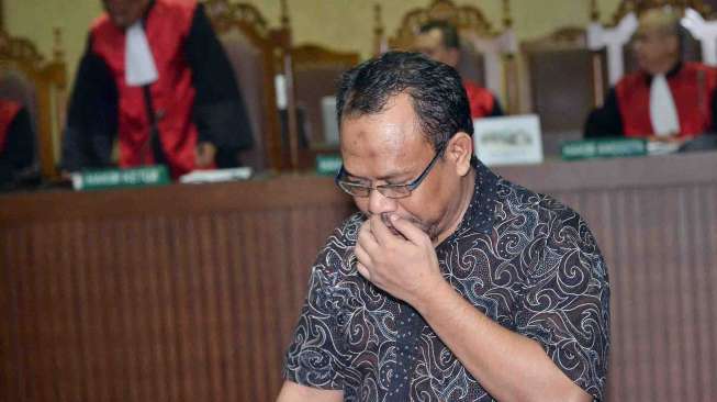 Hakim menjatuhkan pidana penjara selama tiga tahun dan denda Rp100 juta.