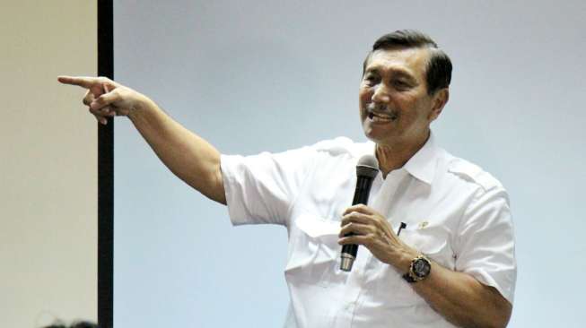 Luhut Sesalkan Pejabat Hadiri Kerumunan di Ruma Rizieq, Gubernur Anies Kah?