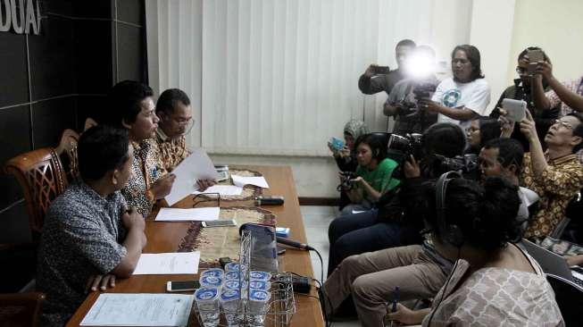 Komnas HAM memberikan laporan tahunan kebebasan beragama dan berkeyakinan (KBB) 2016 di Gedung Komnas HAM, Jakarta, Selasa (10/1). 