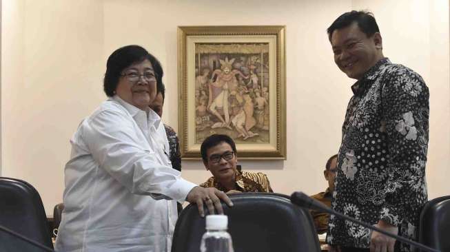 Presiden Joko Widodo didampingi Wakil Presiden Jusuf Kalla memimpin rapat terbatas tentang restorasi gambut di Kantor Presiden, Jakarta, Rabu (11/1).