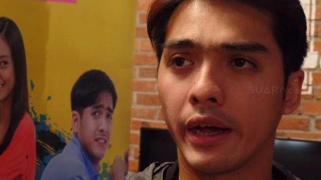 Syuting di Pasar Malam, Ricky Harun Diungsikan Gara-gara Ini