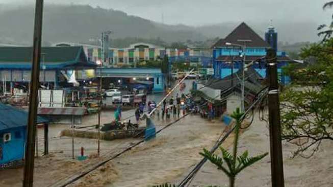 Hujan 4 Jam, Pesisir Pelabuhan Ratu Sukabumi Banjir Parah