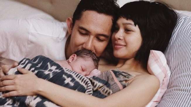 Kisah Haru Andien Melahirkan dengan Metode "Water Birth"