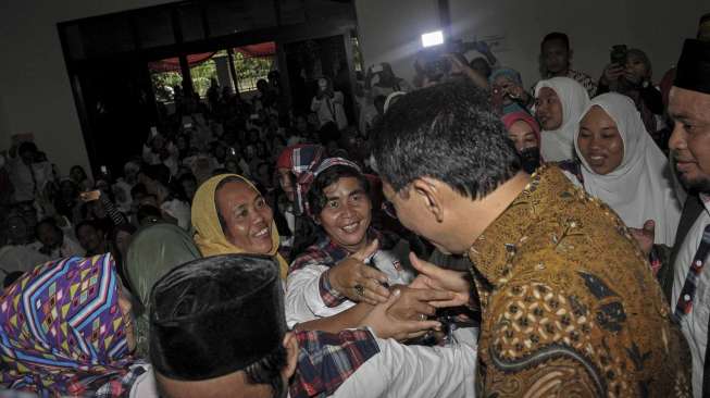Calon Gubernur DKI Jakarta Basuki Tjahaja Purnama atau Ahok menghadiri silaturahmi dengan Relawan Nusantara (RelaNU) di Patra Kuningan, Jakarta, Minggu (15/1).