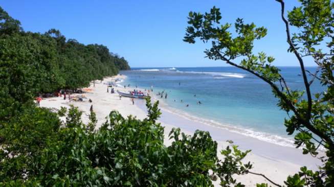 Pantai Pangandaran, Jawa Barat. [shutterstock]