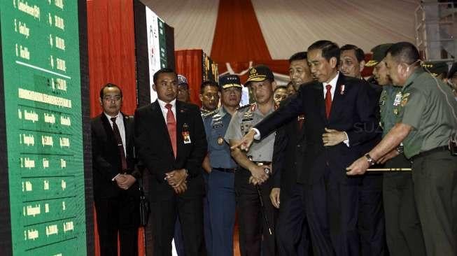 Presiden Joko Widodo menghadiri Rapat Pimpinan TNI 2017 di Mabes TNI, Cilangkap, Jakarta, Senin (16/1).