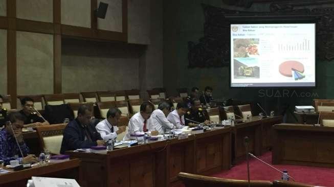 Target Cukai Tercapai, Dirjen Bea dan Cukai Panen Pujian di DPR