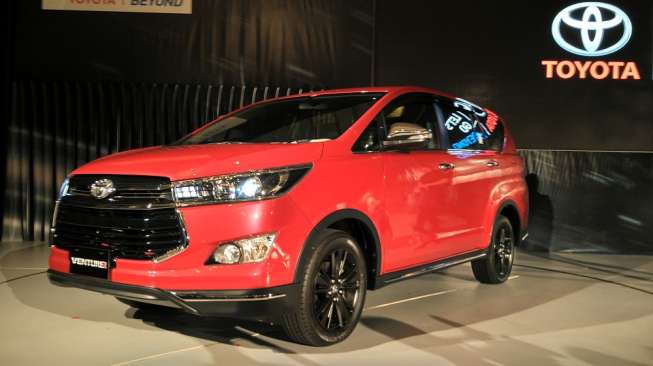 Toyota Kijang Innova Venturer diperkenalkan di Jakarta, Senin (16/1) [Suara.com/Insan Akbar Krisnamusi].