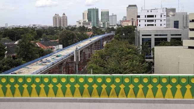 Jalur layang Mass Rapid Transit (MRT) Jakarta yang berada di kawasan Sultan Hasanuddin, Jakarta, Selasa (17/01).