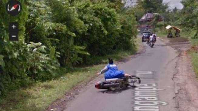 Viral Google Street Rekam Ibu Jatuh Dari Motor