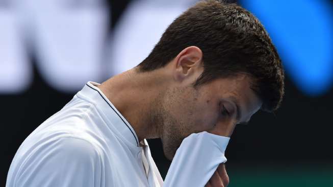 Petenis Serbia, Novak Djokovic, saat kalah di Australia Terbuka 2017, Kamis (19/1/2017). [Paul Crock/AFP]