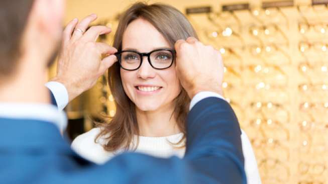 Biar Tetep Kece, 6 Tips Memilih Kacamata sesuai Bentuk Wajah