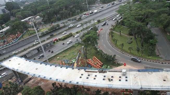 Proyek pembangunan Simpang Susun Semanggi, di Jakarta, Sabtu (21/1)