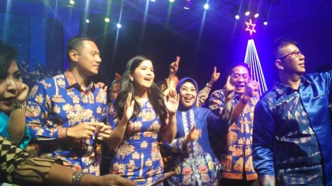 Hebohnya Agus dan Sylvi Joget di Acara Natal Nusantara