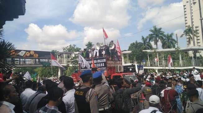 Rizieq Tiba di Polda Pakai Pajero B 1 FPI, Begini Reaksi Laskar