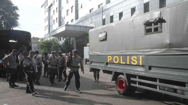 Pengamanan di Polda Metro Jaya diperketat, di Jakarta, Senin, (23/1).