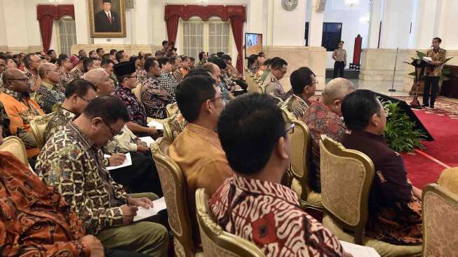 Rapat Koordinasi Nasional Pengendalian Kebakaran Hutan dan Lahan Tahun 2017 di Istana Negara, Jakarta, Senin (23/1).