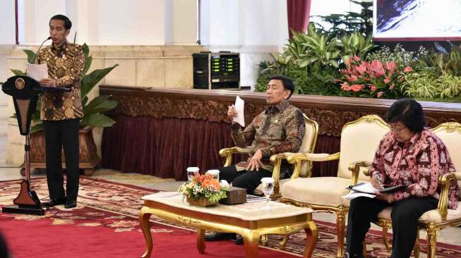 Rapat Koordinasi Nasional Pengendalian Kebakaran Hutan dan Lahan Tahun 2017 di Istana Negara, Jakarta, Senin (23/1).