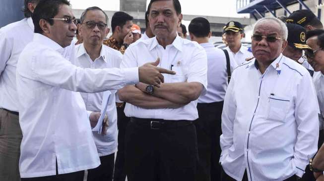 Menko bidang Kemaritiman Luhut Panjaitan mengunjungi Pelabuhan Tanjung Priok, Jakarta, Senin (23/1).