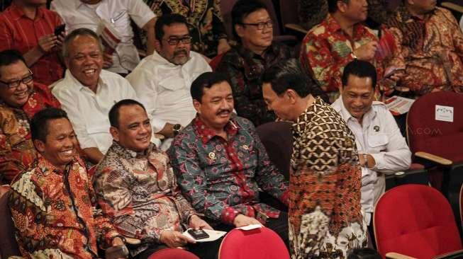 Presiden Joko Widodo (Jokowi) beserta sejumlah menteri dan pejabat negara tampak menghadiri ulang tahun mantan Presiden RI Megawati Soekarnoputri di Taman Ismail Marzuki (TIM), Jakarta, Senin (23/1/2017). [Suara.com/Kurniawan Mas'ud]