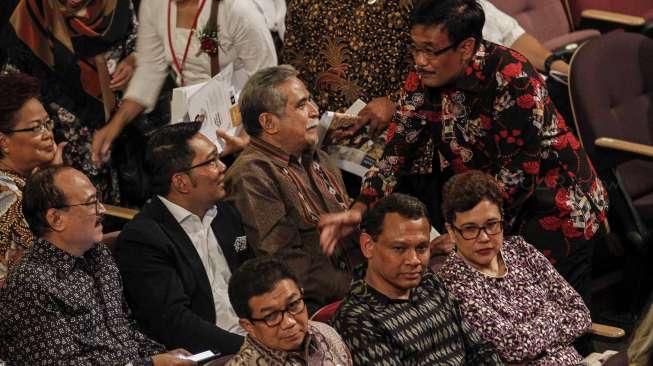 Presiden Joko Widodo (Jokowi) beserta sejumlah menteri dan pejabat negara tampak menghadiri ulang tahun mantan Presiden RI Megawati Soekarnoputri di Taman Ismail Marzuki (TIM), Jakarta, Senin (23/1/2017). [Suara.com/Kurniawan Mas'ud]