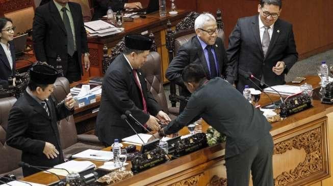 Dewan Perwakilan Rakyat menggelar sidang paripurna di Komplek Parlemen, Senayan, Jakarta, Selasa (24/1).