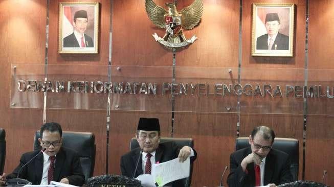 Sidang tersebut beragendakan pembacaan enam putusan.