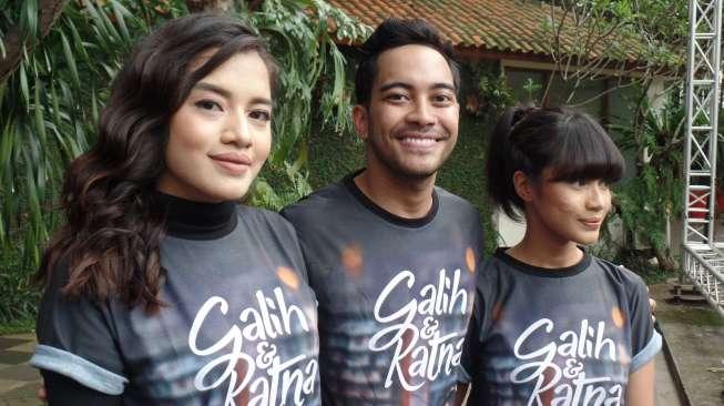 Kelompok vokal GAC yang diisi oleh Gamaliel (tengah), Cantika (kiri) dan Audrey saat jumpa pers peluncuran lagu Galih dan Ratna di Kemang, Jakarta Selatan, Rabu (25/1/2017). [