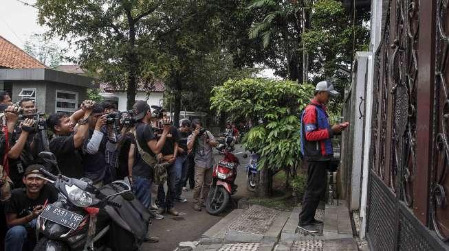 Rumah Hakim Mahkamah Konstitusi Patrialis Akbar di Jalan Cakra Wijaya V Blok P, No. 3, Cipinang Muara, Jatinegara, Jakarta Timur, Kamis (26/1).