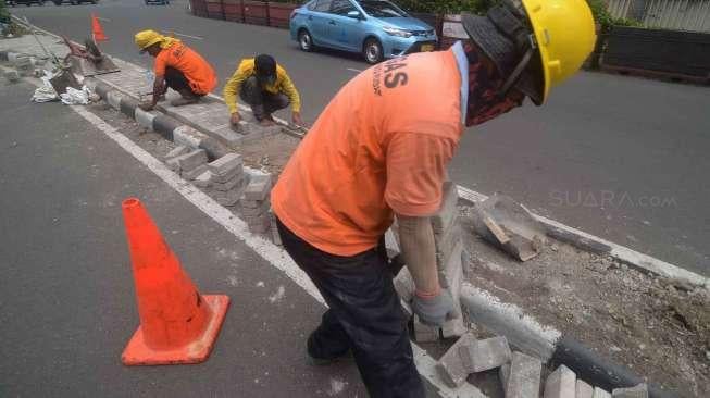 Guna meningkatkan kenyamanan dan keamanan para pengendara di jalan raya. 