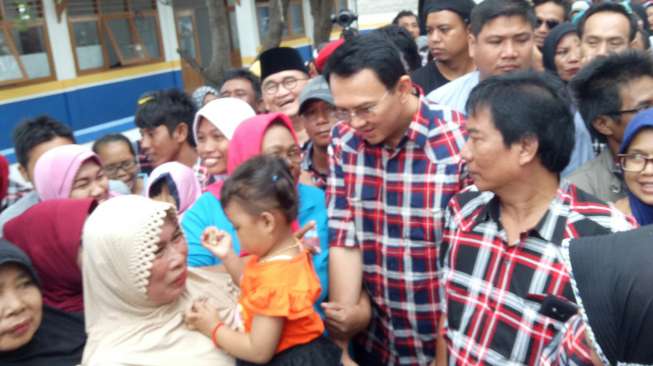 Ahok Antusias Menemukan Spanduk Partai Lamanya di Pulau Kelapa