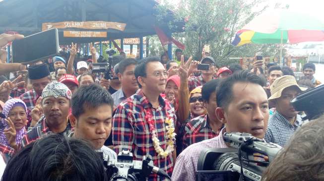 Tak Ditolak, Ahok Disambut Kalung Bunga di Pulau Pramuka