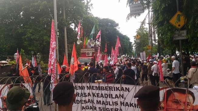 Massa Anti Ahok akan Kawal Pemeriksaan Munarman dan Rizieq