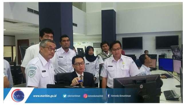 Kemenko Maritim Investigasi Tumpahan Minyak di Pantai Batam