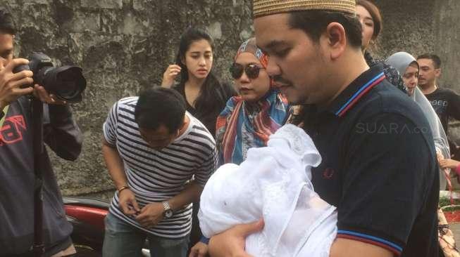 Sedih, Indra Bekti Curhat Bayinya Meninggal