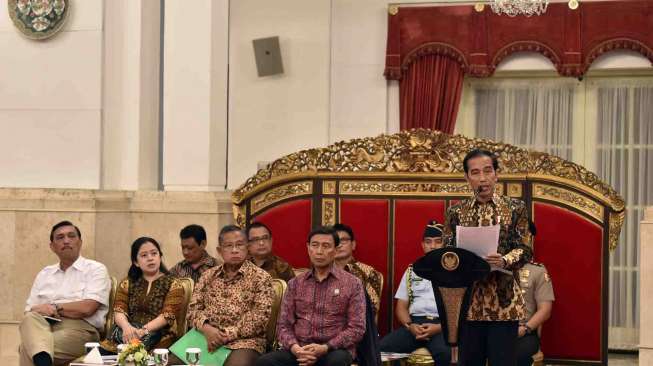 Sidang Kabinet Paripurna tentang rencana kerja pemerintah dan kerangka kebijakan ekonomi makro serta pokok kebijakan fiskal 2018 di Istana Negara, Jakarta, Rabu (1/2).