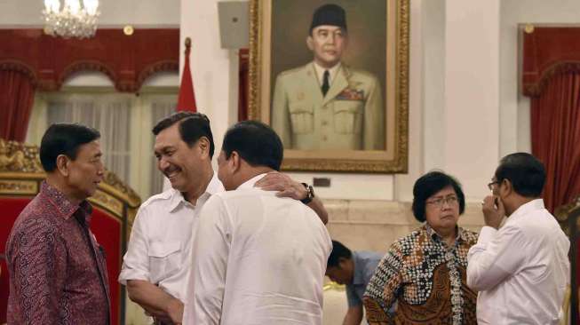 Sidang Kabinet Paripurna tentang rencana kerja pemerintah dan kerangka kebijakan ekonomi makro serta pokok kebijakan fiskal 2018 di Istana Negara, Jakarta, Rabu (1/2).