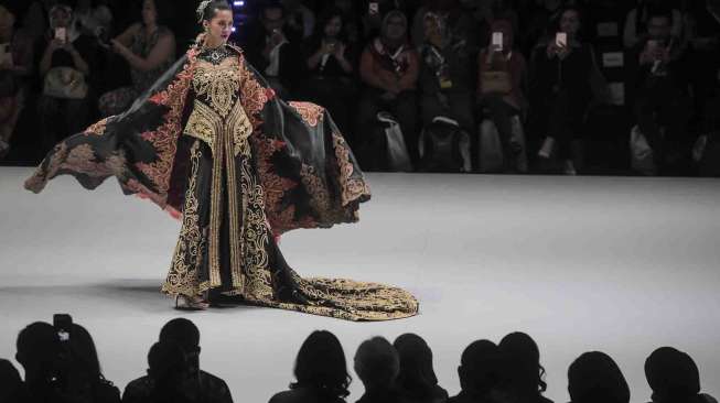 Indonesia Fashion Week 2017 di Jakarta, Rabu (1/2).