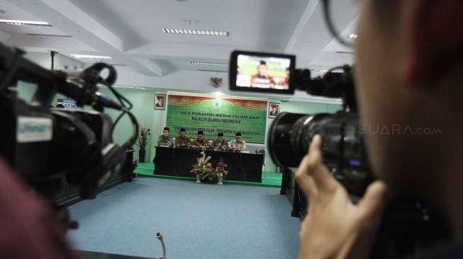 Majelis Ulama Indonesia (MUI) menggelar konferensi pers terkait pernyataan Gubernur DKI nonaktif Basuki Tjahaja Purnama (Ahok) kepada ketua MUI KH Ma'ruf Amin, di Jakarta, Kamis (2/2).