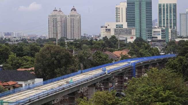 Proyek jalan layang Transjakarta Koridor XIII (Ciledug-Tendean), di Jakarta, Jumat (3/2).